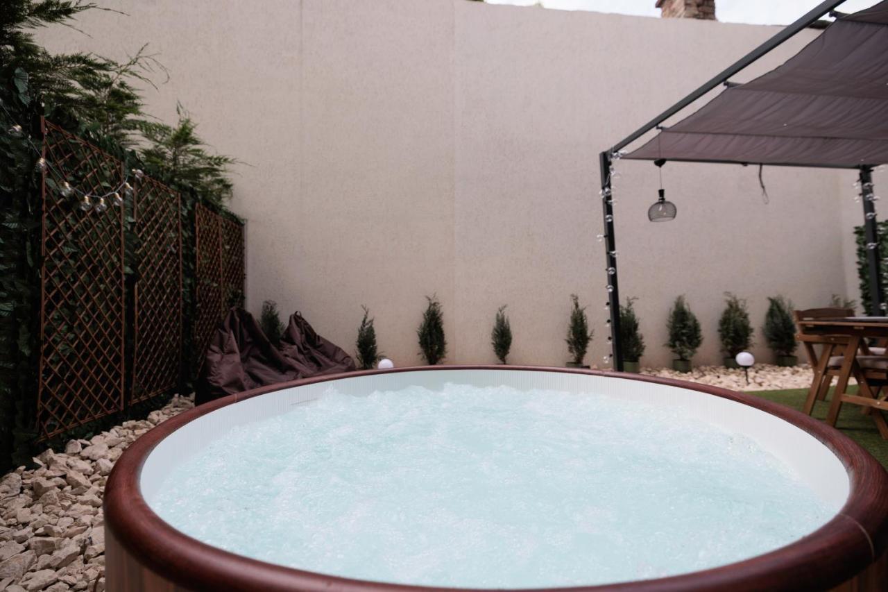 Downtown Hidden Garden With Jacuzzi In Bucharest Διαμέρισμα Εξωτερικό φωτογραφία