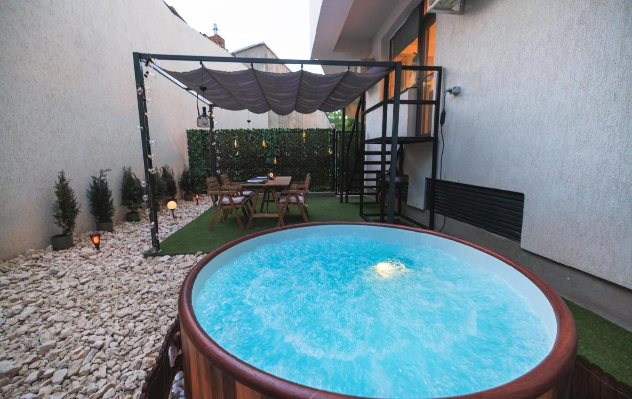 Downtown Hidden Garden With Jacuzzi In Bucharest Διαμέρισμα Εξωτερικό φωτογραφία